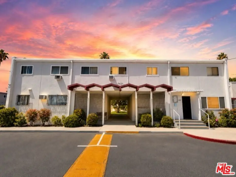 7137 Coldwater Canyon Avenue 12, North Hollywood, CA — listing photo 1