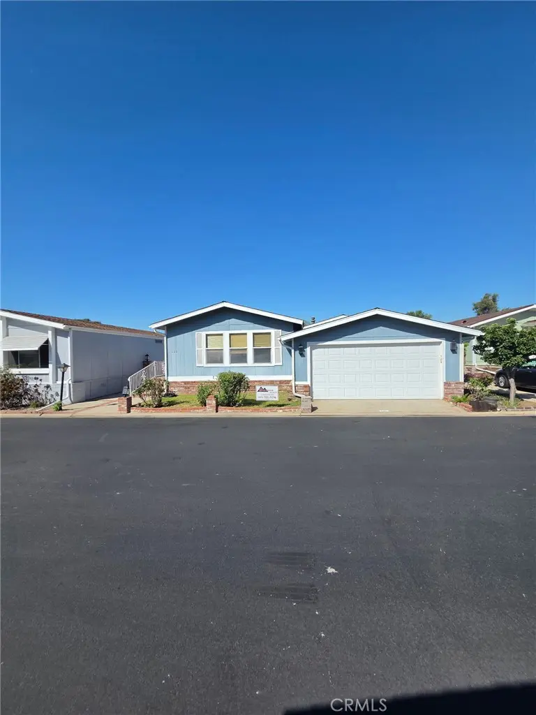 15455 Glenoaks Boulevard 226, Sylmar, CA — listing photo 1
