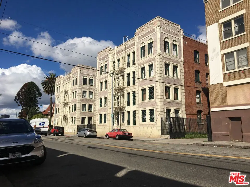 Condominium for sale at 2121 James M Wood Boulevard 201, Los Angeles, CA featuring 1 bed and 1 bath
