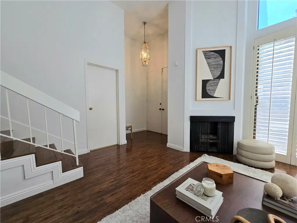 6121 Shoup Avenue 10, Woodland Hills, CA — listing photo 1