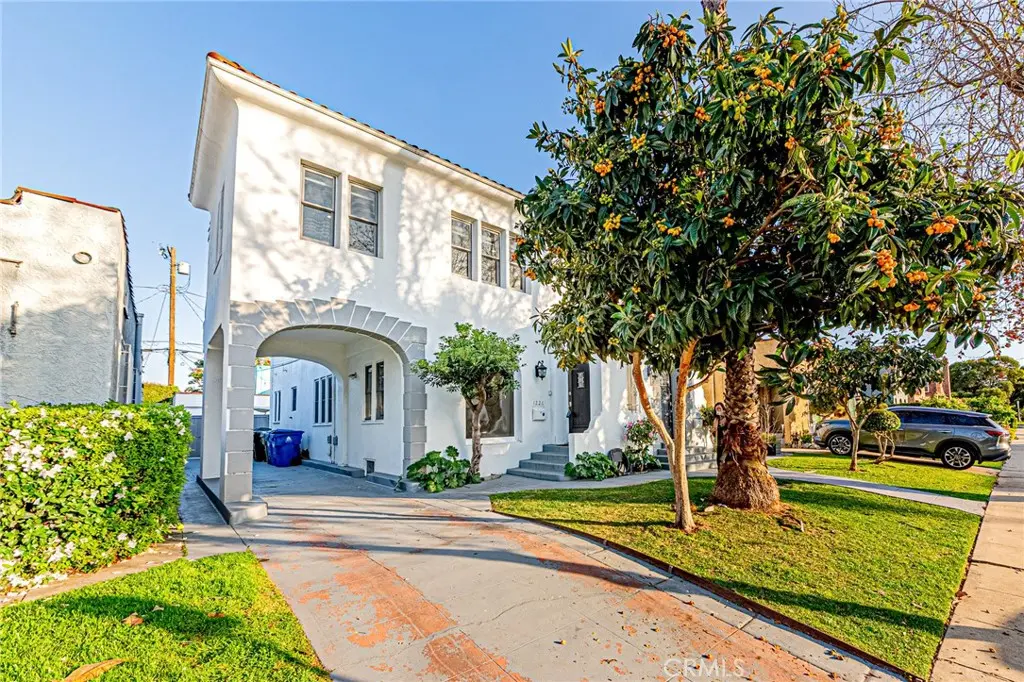 Duplex for sale at 1226 Meadowbrook Avenue, Los Angeles, CA