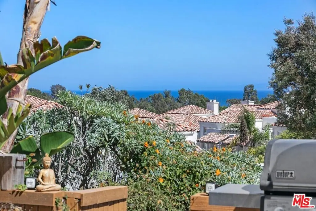 Condominium for rent at 28711 Pacific Coast Highway 7, Malibu, CA featuring 2 beds and 2 baths