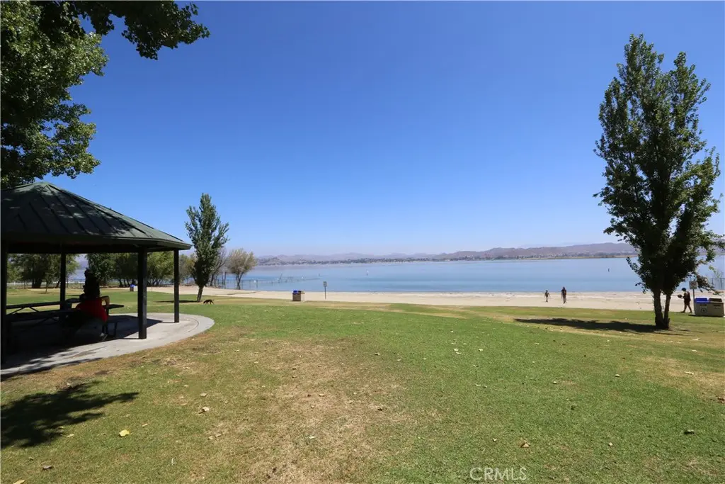 Residential Lease for rent at 32979 Perret, Lake Elsinore, Riverside County, CA featuring 2 beds and 1 bath