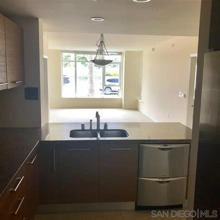 Single Family Residence for rent at 1431 Pacific Hwy 107, San Diego, CA featuring 2 beds and 3 baths