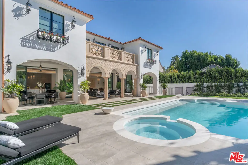 Residential Lease for rent at 611 N Hillcrest Road, Beverly Hills, Los Angeles County, CA featuring 7 beds and 7 baths