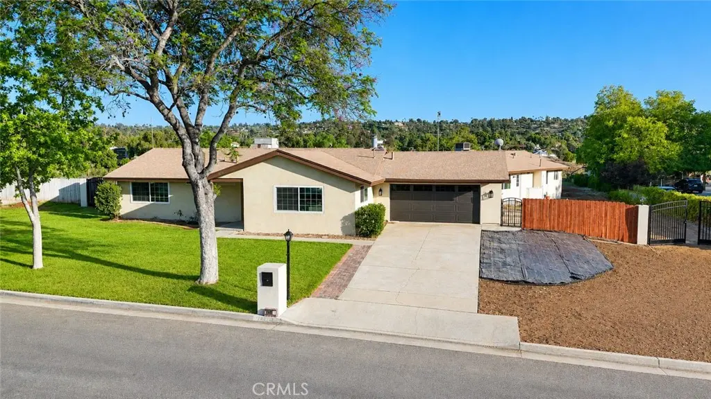 Residential Lease for rent at 1404 Highridge Street, Riverside, Riverside County, CA featuring 3 beds and 2 baths