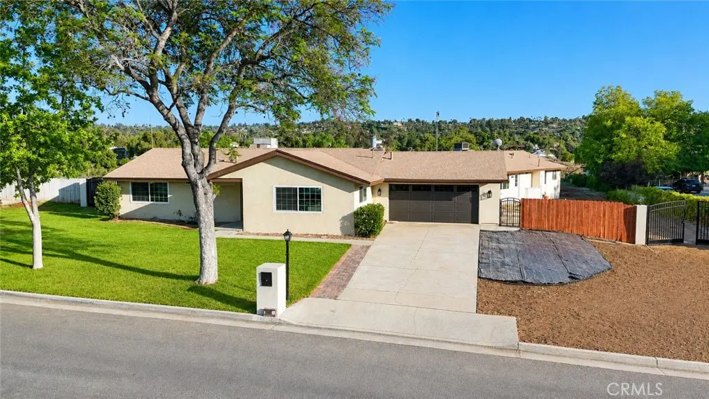Residential Lease for rent at 1404 Highridge Street, Riverside, Riverside County, CA featuring 3 beds and 2 baths