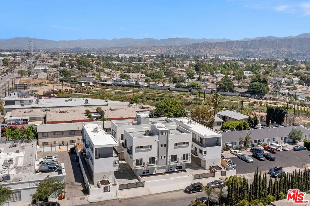 10963 Calvert 1/2, North Hollywood, CA — listing photo 1