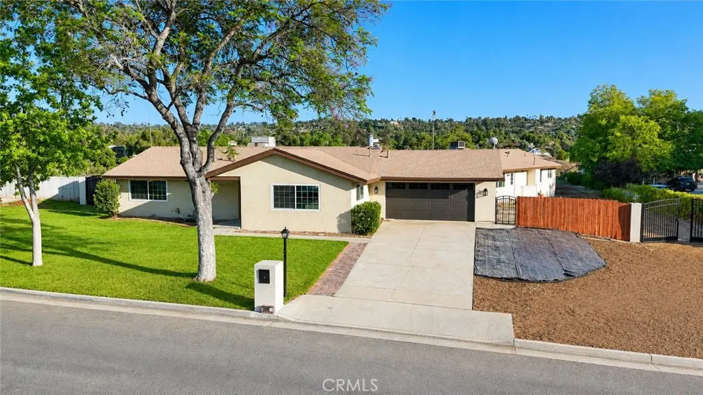 Residential Lease for rent at 1404 Highridge Street, Riverside, Riverside County, CA featuring 3 beds and 2 baths