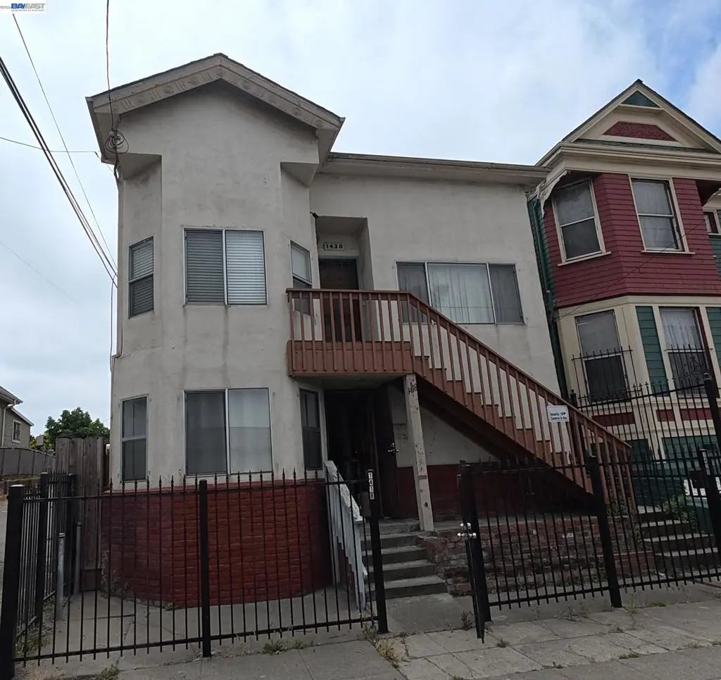 Duplex for rent at 1418 15Th Ave, Oakland, CA featuring 3 beds and 2 baths