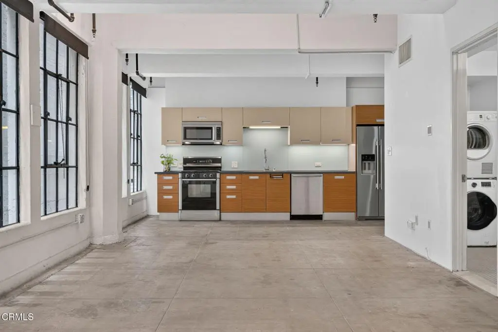 Condominium for sale at 746 S Los Angeles Street 809, Los Angeles, CA and 1 bath