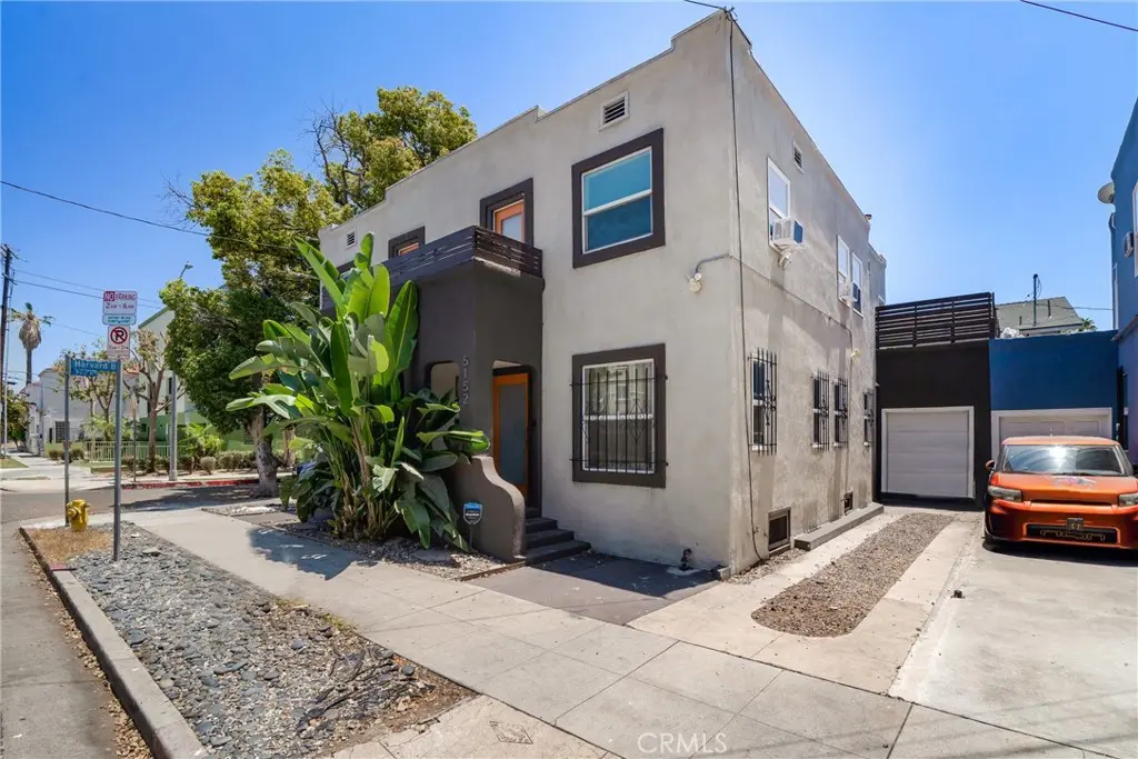 Residential Lease for rent at 5152 Romaine Street, Los Angeles, Los Angeles County, CA featuring 3 beds and 2 baths