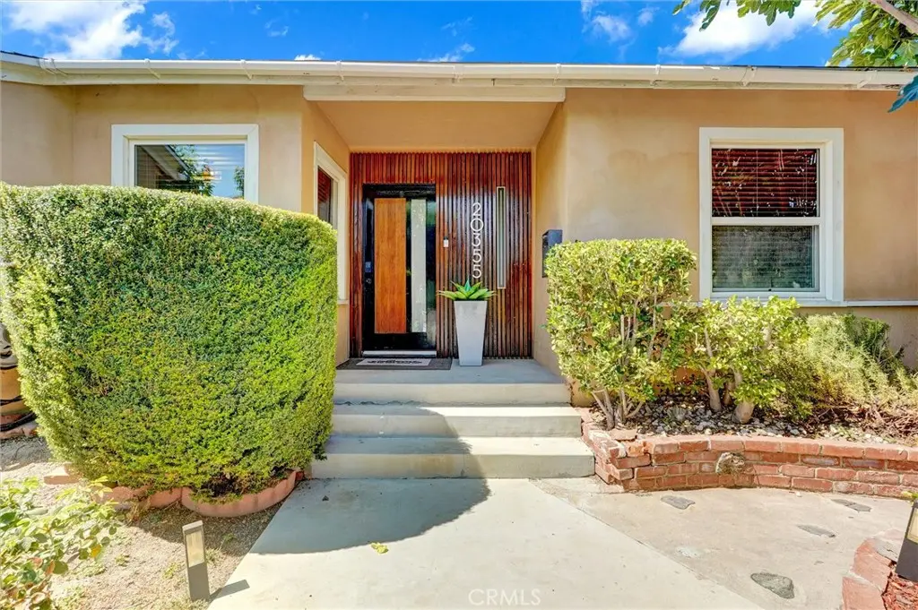 20355 Mobile, Winnetka, CA — listing photo 1