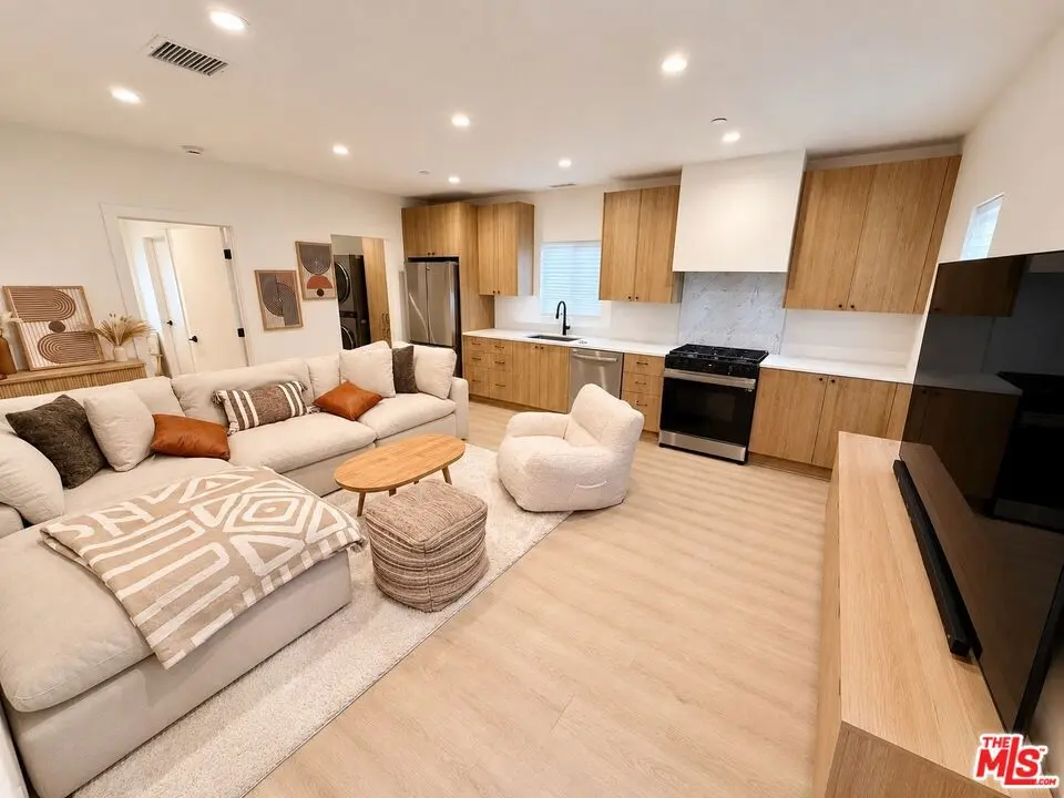 Condominium for rent at 2707 Benedict Street 3/4, Los Angeles, CA featuring 3 beds and 2 baths