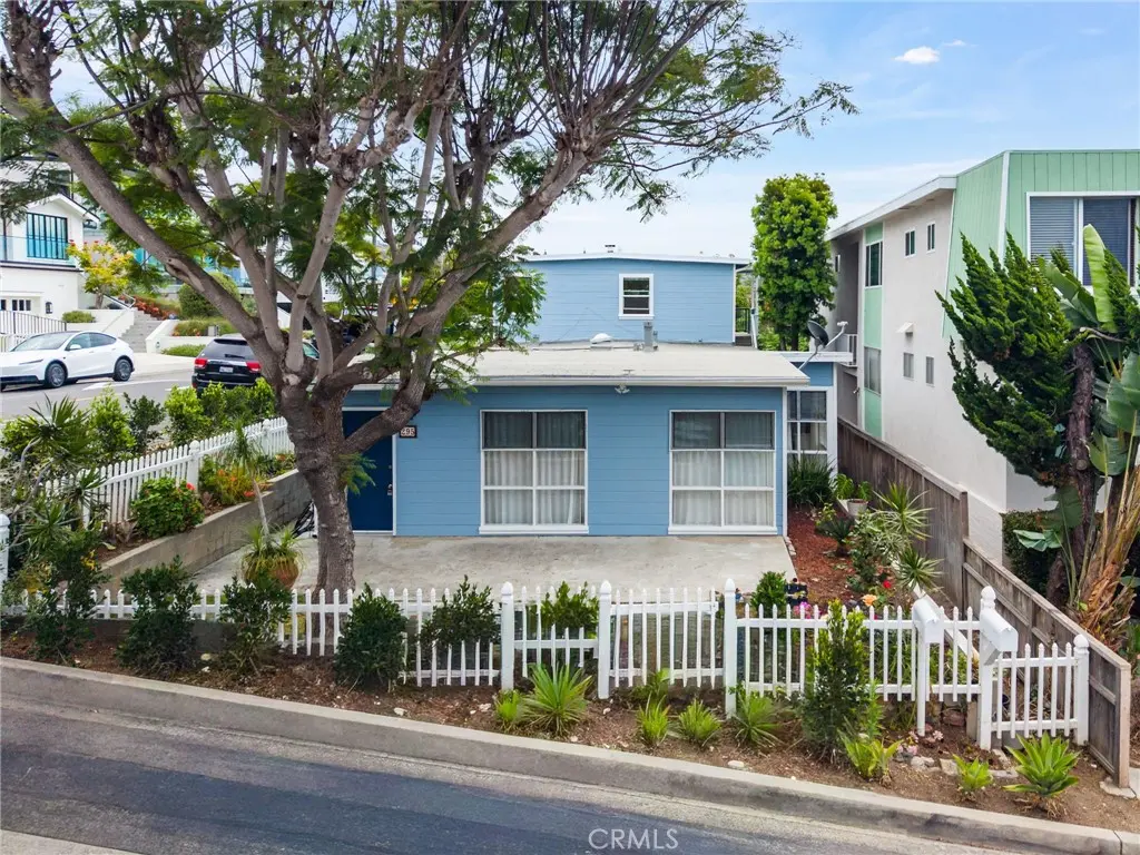 Duplex for rent at 295 Wave, Laguna Beach, CA featuring 2 beds and 2 baths