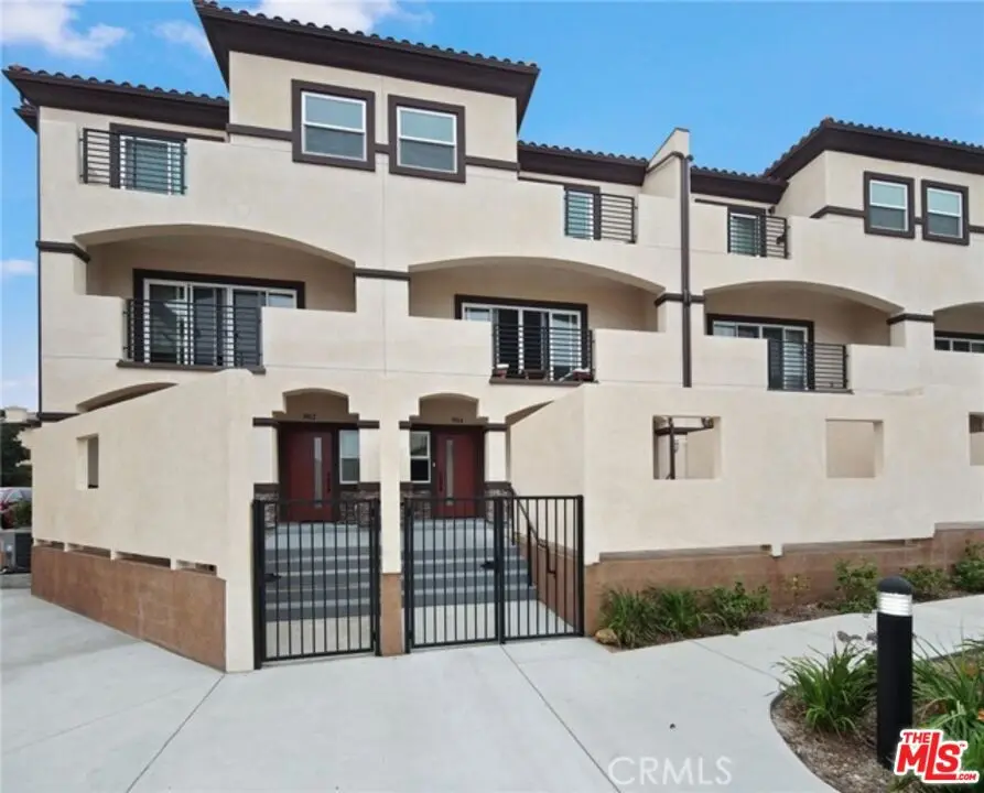 Single Family Residence for rent at 904 Warwick Avenue, Thousand Oaks, CA featuring 4 beds and 4 baths
