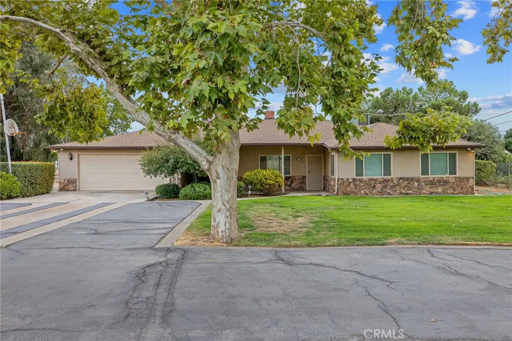 1714 N Blythe, Fresno, CA — listing photo 1