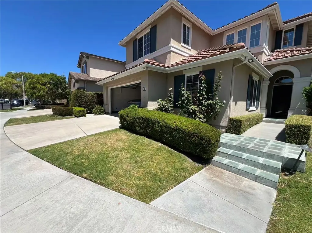 Single Family Residence for rent at 32 Bristlecone, Irvine, CA featuring 5 beds and 3 baths