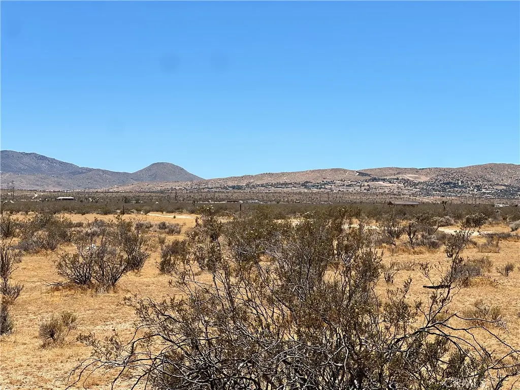 1 Del Oro Road, Apple Valley, CA — listing photo 1