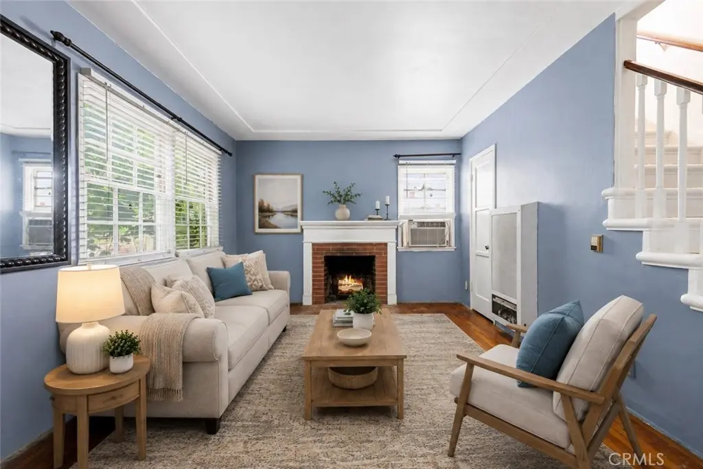 Condominium for sale at 527 E Maple, Glendale, CA featuring 2 beds and 1 bath