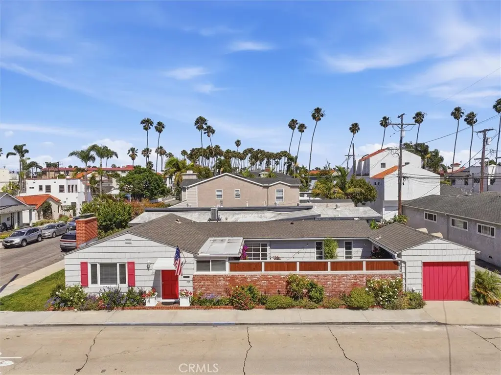 Residential Lease for rent at 5928 E The Toledo, Long Beach, Los Angeles County, CA featuring 2 beds and 1 bath