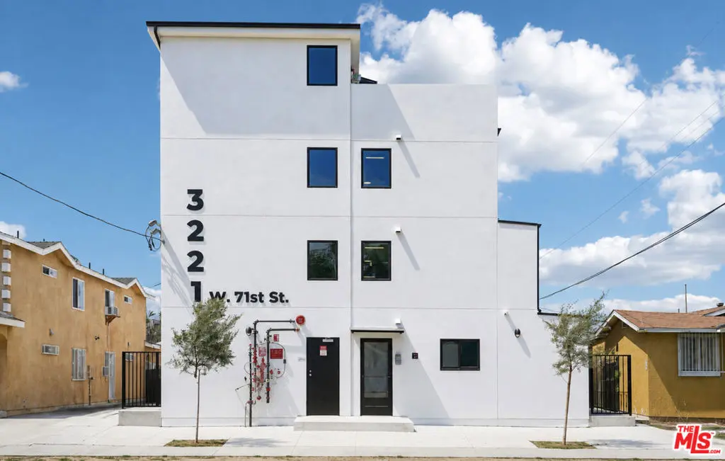 Residential Lease for rent at 3221 W 71st Street, Los Angeles, Los Angeles County, CA featuring 1 bed and 1 bath