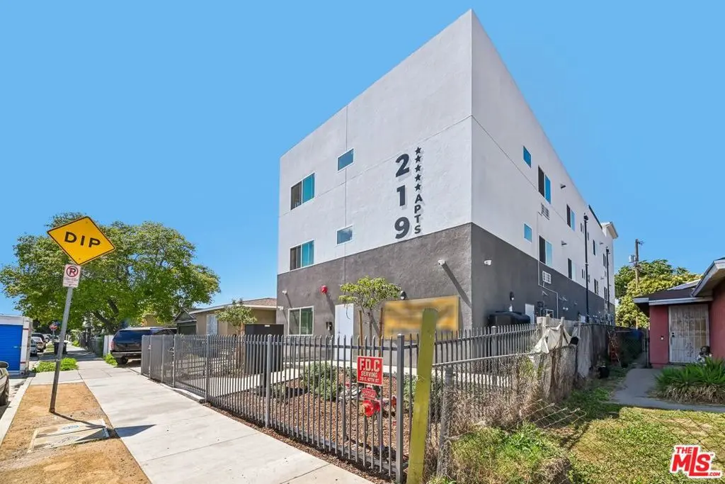 Residential Lease for rent at 219 E 87th Street, Los Angeles, Los Angeles County, CA featuring 1 bed and 1 bath