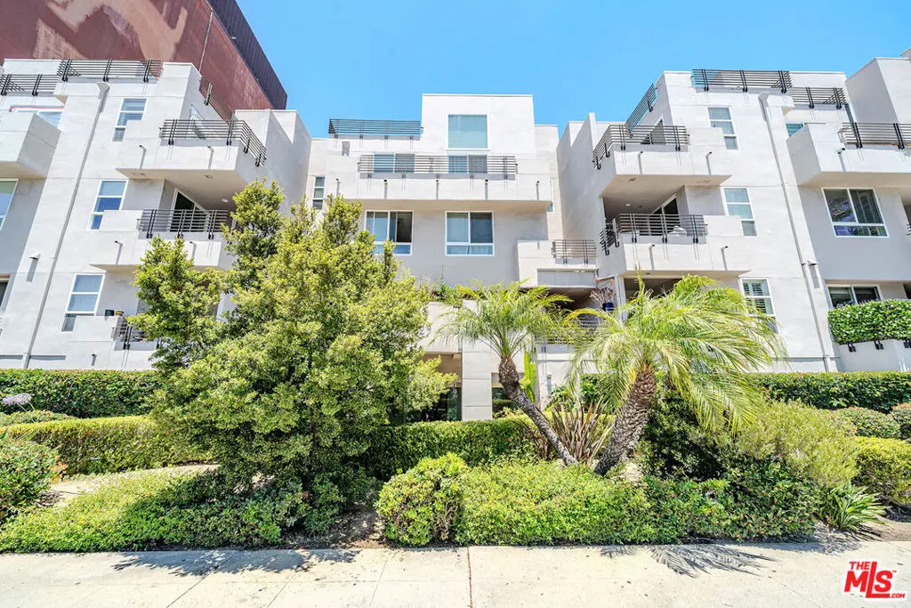 Condominium for sale at 4925 Wilshire Boulevard 302, Los Angeles, CA featuring 3 beds and 3 baths