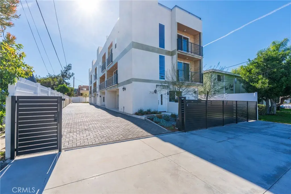 Residential Lease for rent at 714 N Chestnut Avenue, Los Angeles, Los Angeles County, CA featuring 4 beds and 4 baths
