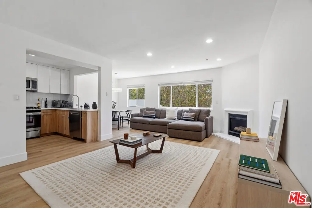 16100 W Sunset Boulevard 106, Pacific Palisades, CA — listing photo 1