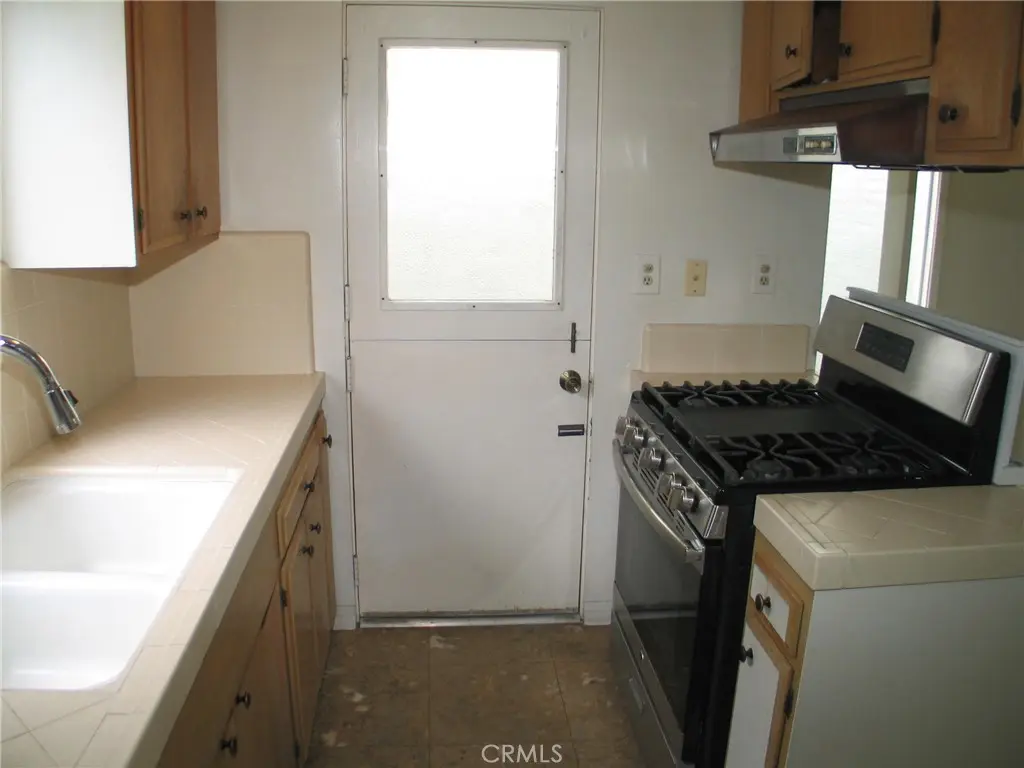 Duplex for rent at 112 1/2 Pearl, Newport Beach, CA featuring 1 bed and 1 bath