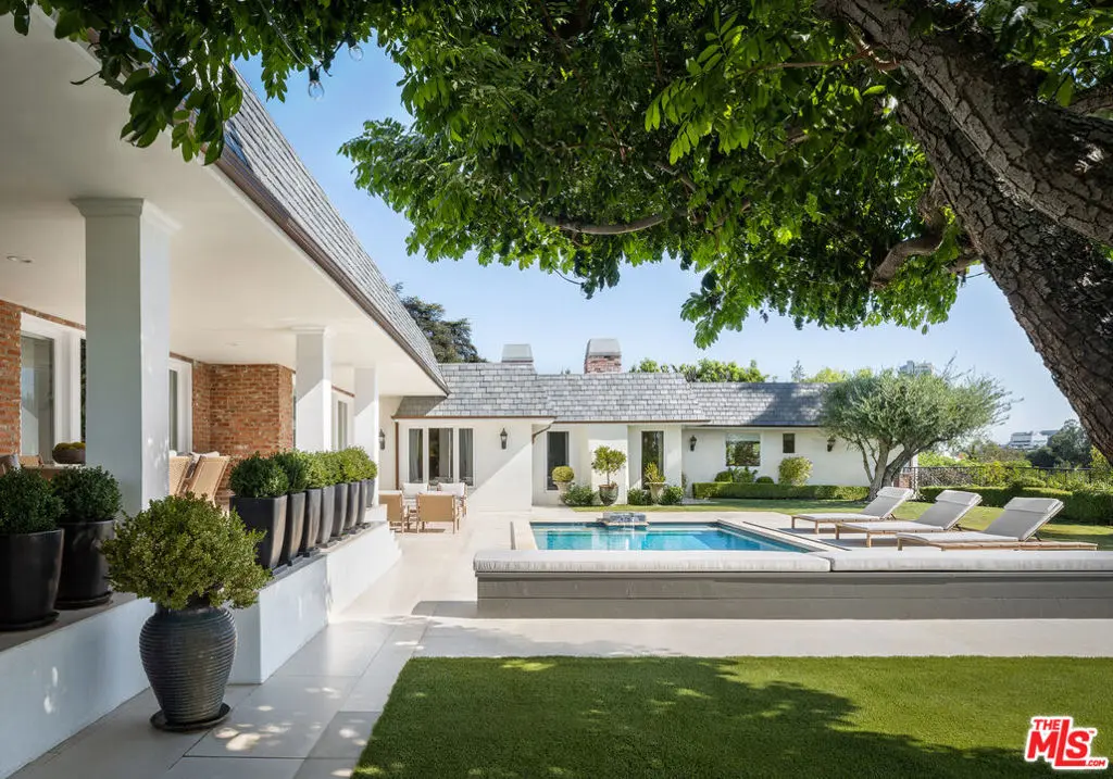Single Family Residence for rent at 520 Stonewood Drive, Beverly Hills, CA featuring 5 beds and 7 baths