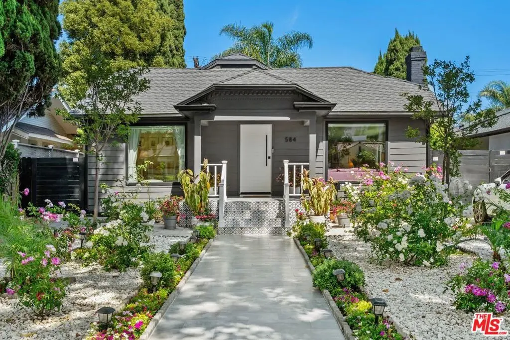 Single Family Residence for sale at 584 N Lucerne Boulevard, Los Angeles, CA featuring 4 beds and 4 baths