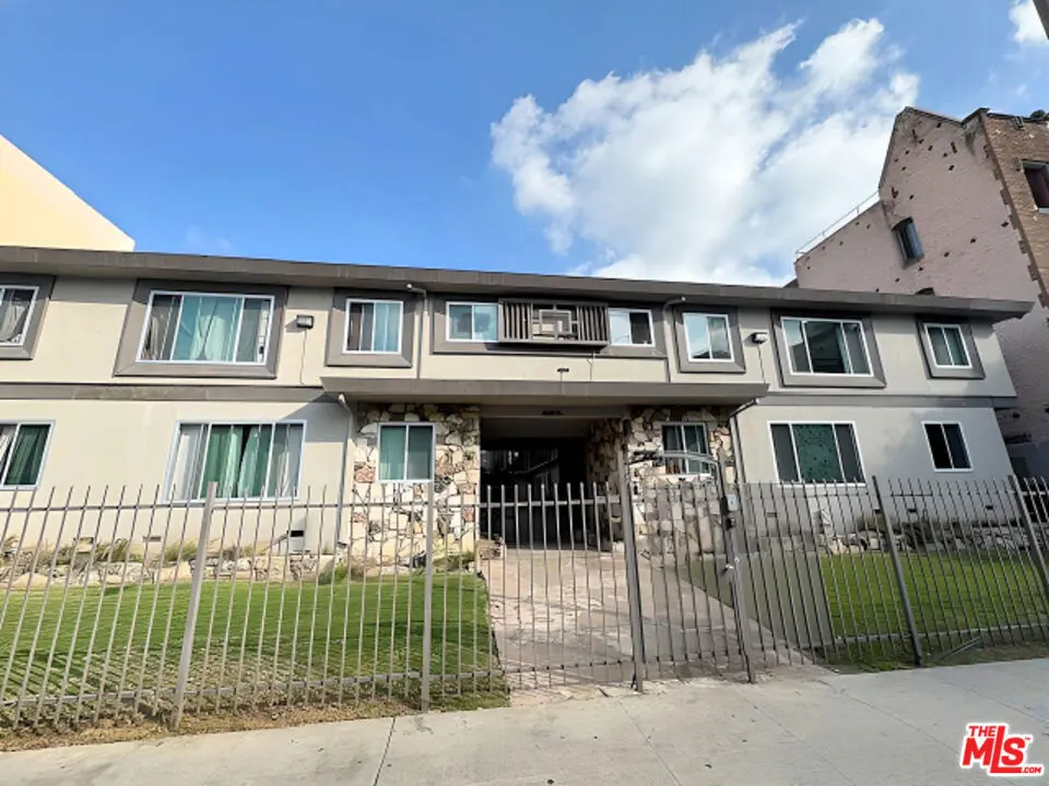 Condominium for rent at 228 S Mariposa Avenue 2, Los Angeles, CA featuring 1 bed and 1 bath