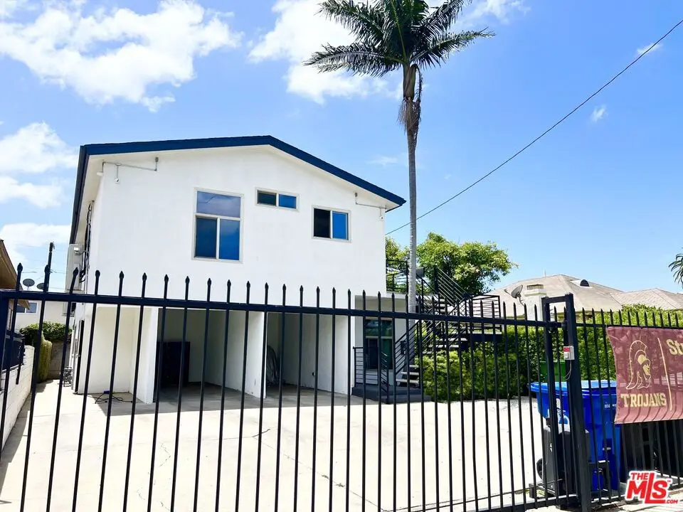Residential Lease for rent at 1336 W 37th Drive 3, Los Angeles, Los Angeles County, CA featuring 3 beds and 2 baths