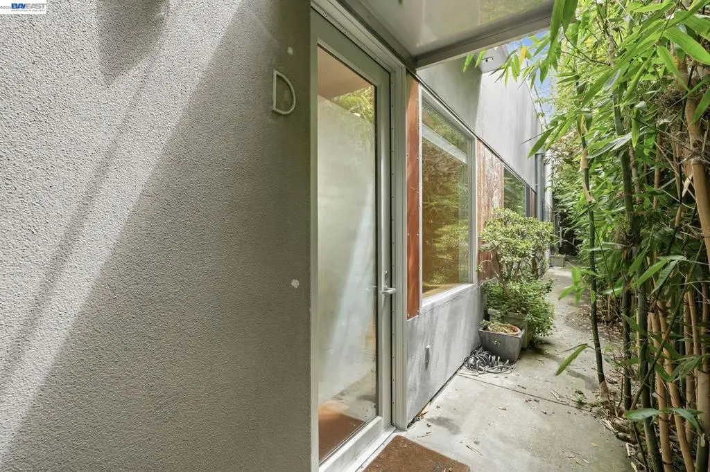 Condominium for sale at 2709 10Th St D, Berkeley, CA featuring 2 beds and 2 baths