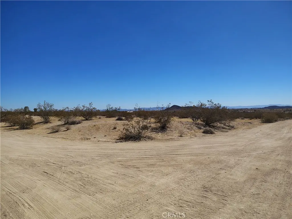 2681 Sunburst Avenue, Joshua Tree, CA — listing photo 1