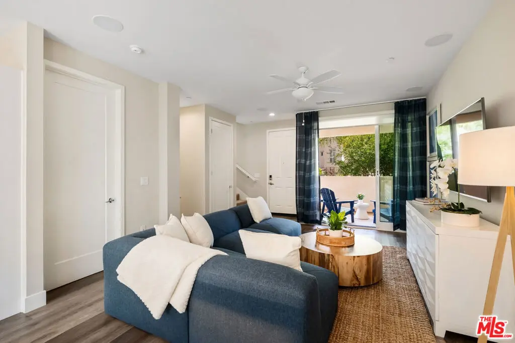 Residential Lease for rent at 4415 Paxton Place, Calabasas, Los Angeles County, CA featuring 2 beds and 3 baths