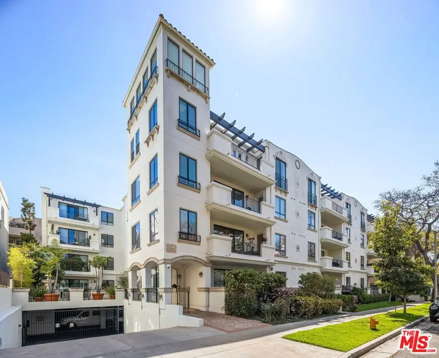 Residential Lease for rent at 1530 Camden Avenue 105, Los Angeles, Los Angeles County, CA featuring 2 beds and 3 baths