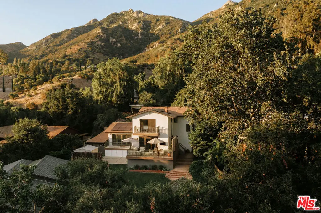 Single Family Residence for sale at 685 Wonder View Drive, Calabasas, CA featuring 5 beds and 3 baths