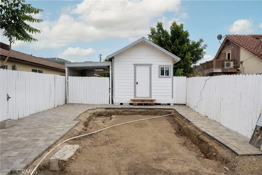 Single Family Residence for sale at 328 Clay St, Fillmore, CA featuring 1 bed and 1 bath