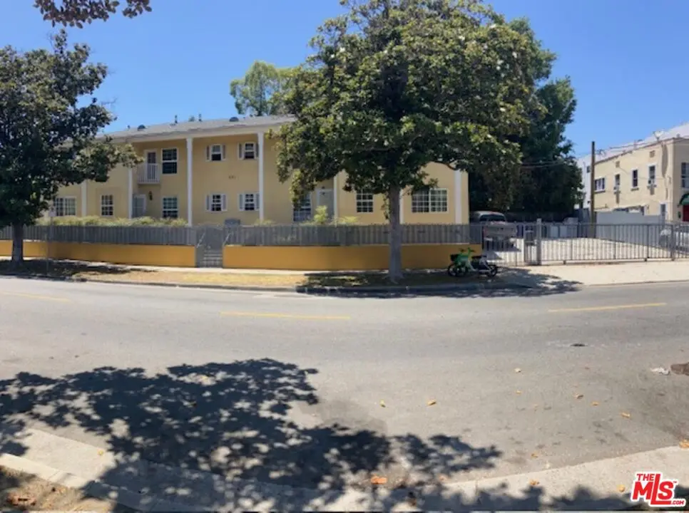 Residential Lease for rent at 401 N Van Ness Avenue 3, Los Angeles, Los Angeles County, CA featuring 8 beds and 8 baths