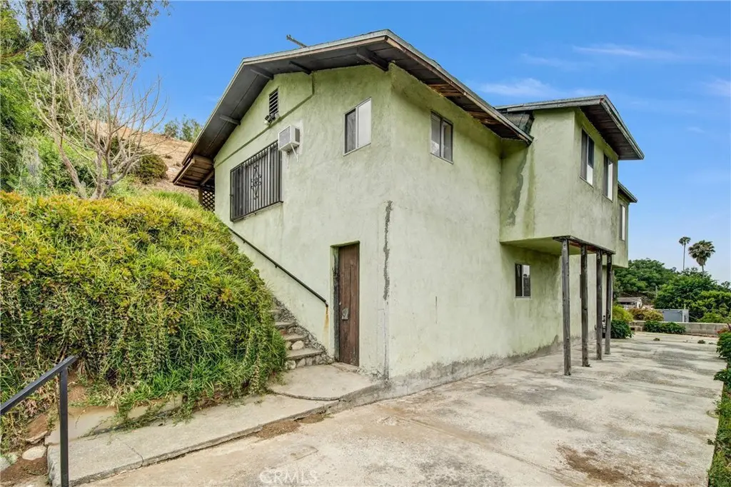 Single Family Residence for sale at 4722 Topaz, Los Angeles, CA featuring 2 beds and 1 bath