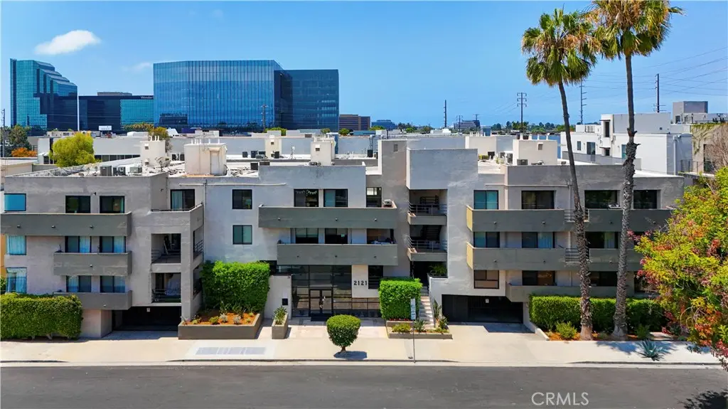 Condominium for sale at 2121 Beloit Avenue 112, Los Angeles, CA featuring 3 beds and 2 baths