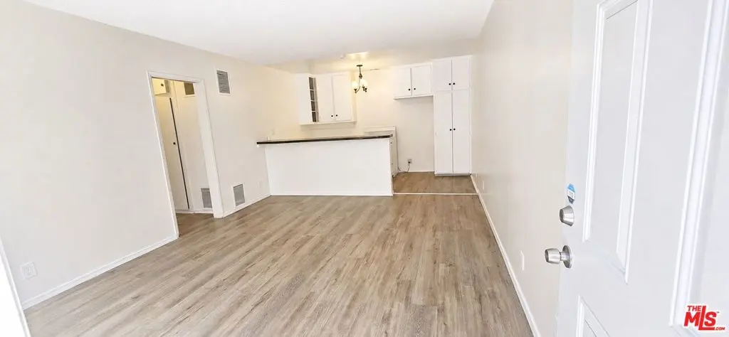 Residential Lease for rent at 2630 S La Salle Avenue Apt 1, Los Angeles, Los Angeles County, CA featuring 1 bed and 1 bath