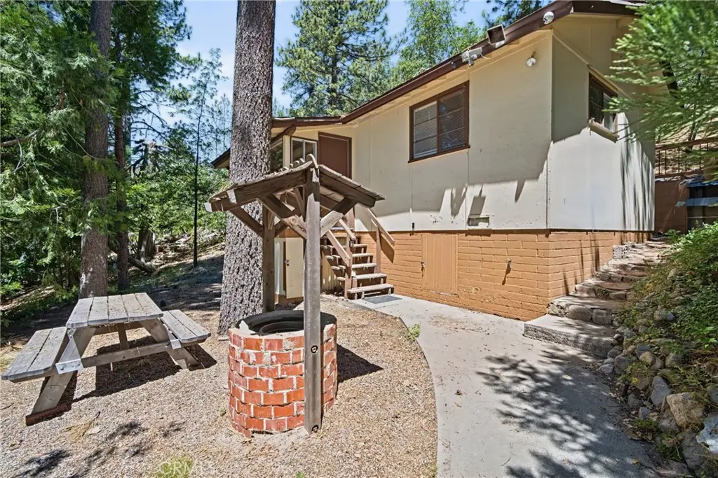 32800 Willow, Running Springs, CA — listing photo 1