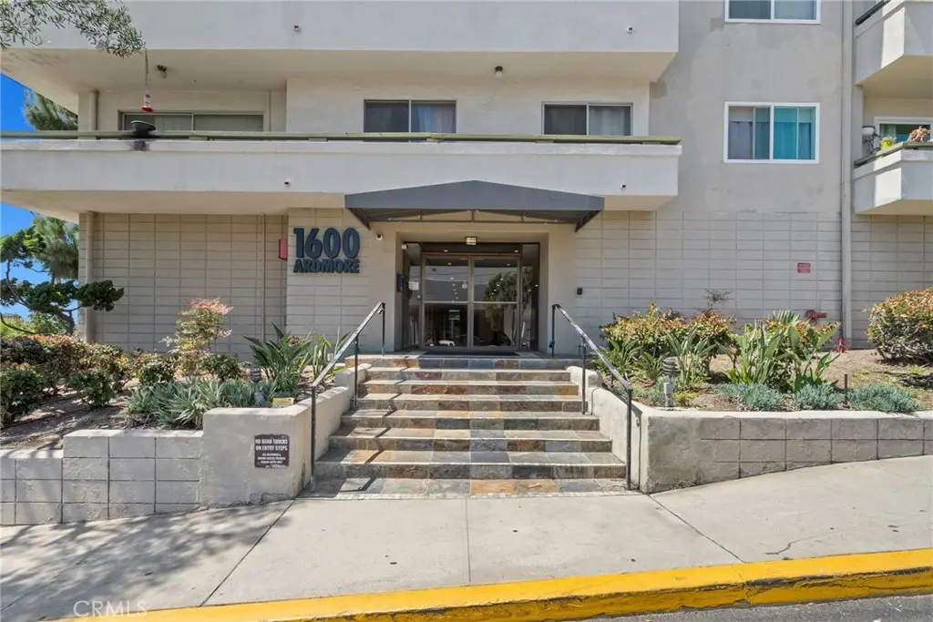 1600 Ardmore Avenue 417, Hermosa Beach, CA — listing photo 1