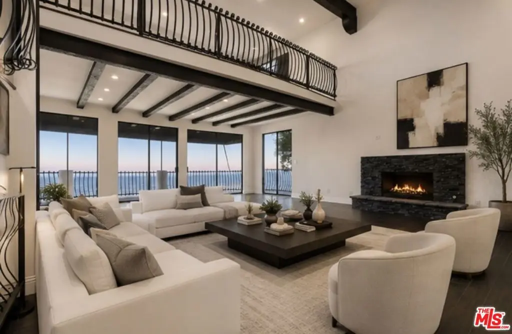Residential Lease for rent at 8908 Appian Way, Los Angeles, Los Angeles County, CA featuring 5 beds and 6 baths