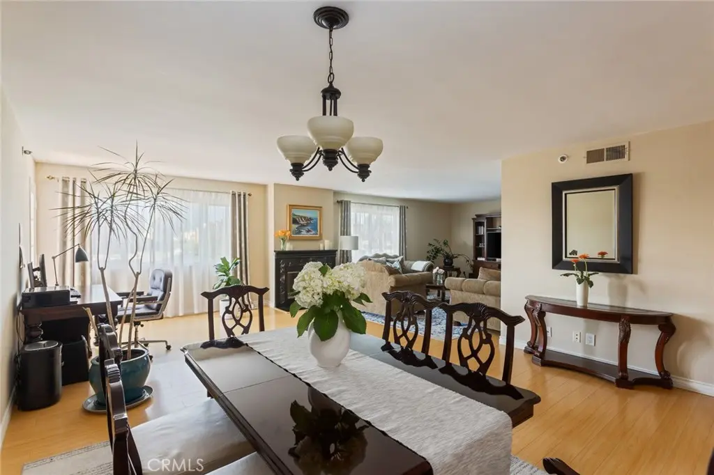 Condominium for sale at 726 Elm Avenue 404, Long Beach, CA featuring 3 beds and 2 baths