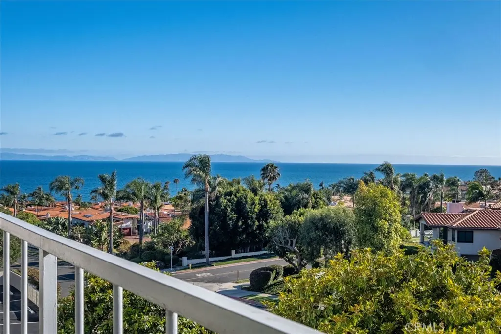 Condominium for sale at 32614 Coastsite 305E, Rancho Palos Verdes, CA featuring 2 beds and 2 baths